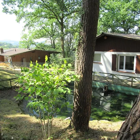 Сasa de vacaciones Ferienhaeuser Mit Pool In Ruhiger Lage Am Waldrand *