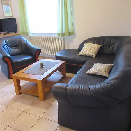 Ferienhaeuser Mit Pool In Ruhiger Lage Am Waldrand