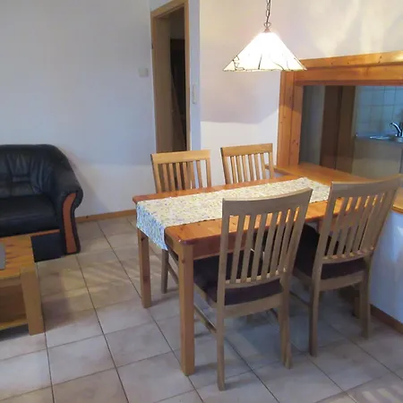 Ferienhaeuser Mit Pool In Ruhiger Lage Am Waldrand Сasa de vacaciones Niederaula